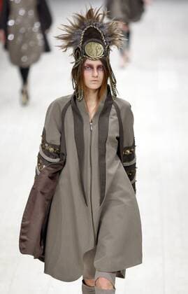 Oct. 18, 2015 - Kiev, Ukraine - A model presents a creation by Ukrainian KIR-KHARTLEY during the Ukrainian Fashion Week in Kiev, Ukraine, 18 October 2015. The event presents Spring Summer 2016 collections by Ukrainian and international designers from 14 to 20 October. Kiev Ukraine - ZUMAg194
