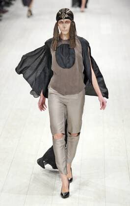 Oct. 18, 2015 - Kiev, Ukraine - A model presents a creation by Ukrainian KIR-KHARTLEY during the Ukrainian Fashion Week in Kiev, Ukraine, 18 October 2015. The event presents Spring Summer 2016 collections by Ukrainian and international designers from 14 to 20 October. Kiev Ukraine - ZUMAg194
