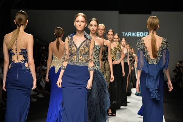 SHANGHAI, Oct. 18, 2015 -- Models present wedding dress creations by Turkish brand Tarik Ediz during the Shanghai Fashion Week in Shanghai, east China, Oct. 18, 2015. ) (ry) CHINA-SHANGHAI-FASHION WEEK (CN) GuoxChangyao 