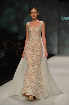 SHANGHAI, Oct. 18, 2015 -- A model presents a wedding dress creation by Turkish brand Tarik Ediz during the Shanghai Fashion Week in Shanghai, east China, Oct. 18, 2015. ) (ry) CHINA-SHANGHAI-FASHION WEEK (CN) GuoxChangyao 