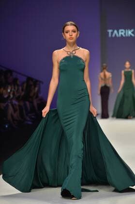 SHANGHAI, Oct. 18, 2015 -- A model presents a wedding dress creation by Turkish brand Tarik Ediz during the Shanghai Fashion Week in Shanghai, east China, Oct. 18, 2015. ) (ry) CHINA-SHANGHAI-FASHION WEEK (CN) GuoxChangyao 