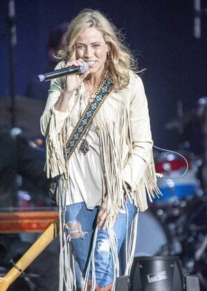 Oct 18, 2015 - Raleigh, North Carolina; USA - Musician SHERYL CROW performs live as part of the inaugural 2015 American Roots Music and Arts Festival that took place at the Walnut Creek Amphitheatre located in Raleigh. Copyright 2015 Raleigh USA - ZUMAm78_