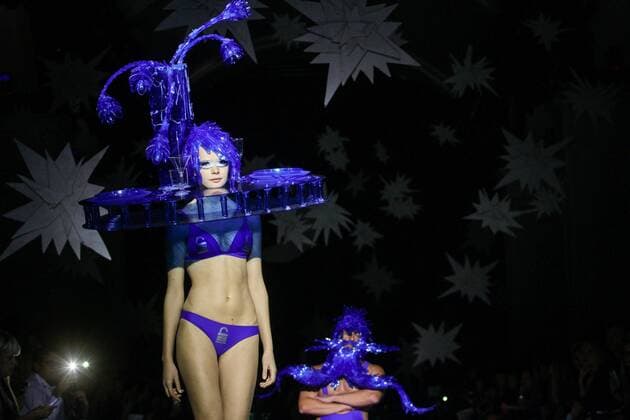 Oct. 18, 2015 - Kiev, Ukraine - A model presents a creation by Ukrainian designer Oleksiy Zalevskiy during the Ukrainian Fashion Week in Kiev, Ukraine, 14 October 2015. The event presents Spring Summer 2016 collections by Ukrainian and international designers from 14 to 18 October. Kiev Ukraine  - ZUMAn230