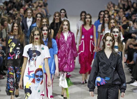 Oct. 18, 2015 - Kiev, Ukraine - Models presents a creation by Ukrainian designer Yana Chernivska during the Ukrainian Fashion Week in Kiev, Ukraine, 18 October 2015. The event presents Spring Summer 2016 collections by Ukrainian and international designers from 14 to 20 October. Kiev Ukraine  - ZUMAn230