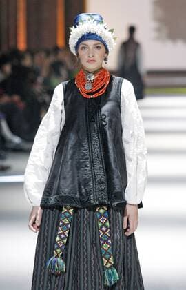 Oct. 18, 2015 - Kiev, Ukraine - A model in traditional ethnic ukrainian clothing presents a creation at presentation project VYTOKY (ORIGINS),devoted Ukrainian traditional culture,during the Ukrainian Fashion Week in Kiev, Ukraine,18 October 2015. The event presents Spring Summer 2016 collections by Ukrainian and international designers from 14 to 20 October. Kiev Ukraine - ZUMAg194