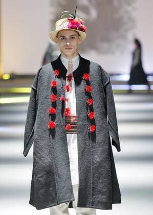 Oct. 18, 2015 - Kiev, Ukraine - A model in traditional ethnic ukrainian clothing presents a creation at presentation project VYTOKY (ORIGINS),devoted Ukrainian traditional culture,during the Ukrainian Fashion Week in Kiev, Ukraine,18 October 2015. The event presents Spring Summer 2016 collections by Ukrainian and international designers from 14 to 20 October. Kiev Ukraine - ZUMAg194