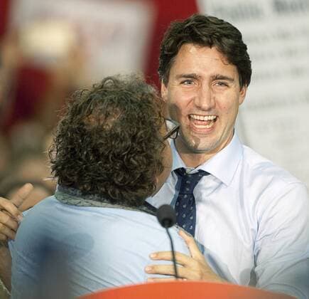 Liberal leader Justin Trudeau greets supporters during a final rally attended by several thousand on the last day in the summer fall federal election campaign in North Vancouver, British Columbia, October 18, 2015. Voters go to the polls tomorrow, October 19, 2015.  VAP2015101803 HEINZxRUCKEMANN