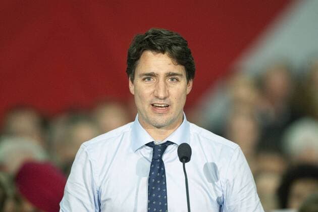 Liberal leader Justin Trudeau speaks to supporters during a final rally attended by several thousand on the last day in the summer fall federal election campaign in North Vancouver, British Columbia, October 18, 2015. Voters go to the polls tomorrow, October 19, 2015.  VAP2015101805 HEINZxRUCKEMANN