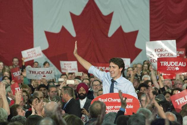 Liberal leader Justin Trudeau speaks to supporters during a final rally attended by several thousand on the last day in the summer fall federal election campaign in North Vancouver, British Columbia, October 18, 2015. Voters go to the polls tomorrow, October 19, 2015.  VAP2015101807 HEINZxRUCKEMANN