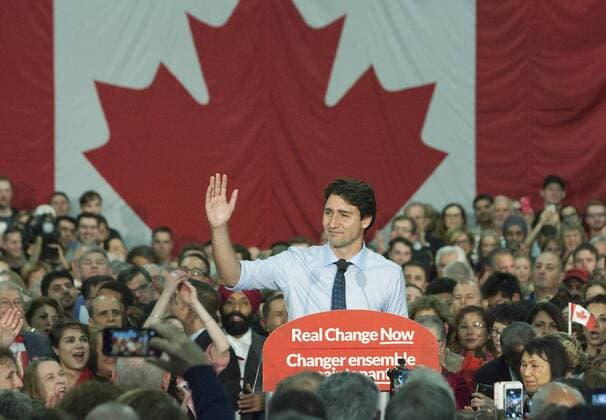 Liberal leader Justin Trudeau speaks to supporters during a final rally attended by several thousand on the last day in the summer fall federal election campaign in North Vancouver, British Columbia, October 18, 2015. Voters go to the polls tomorrow, October 19, 2015.  VAP2015101809 HEINZxRUCKEMANN