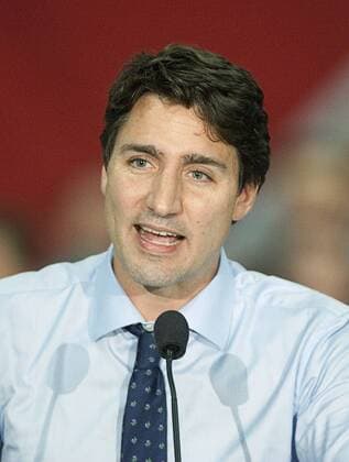 Liberal leader Justin Trudeau speaks to supporters during a final rally attended by several thousand on the last day in the summer fall federal election campaign in North Vancouver, British Columbia, October 18, 2015. Voters go to the polls tomorrow, October 19, 2015.  VAP2015101812 HEINZxRUCKEMANN