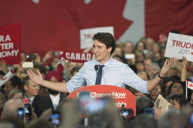 Liberal leader Justin Trudeau speaks to supporters during a final rally attended by several thousand on the last day in the summer fall federal election campaign in North Vancouver, British Columbia, October 18, 2015. Voters go to the polls tomorrow, October 19, 2015.  VAP2015101808 HEINZxRUCKEMANN