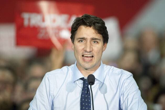 Liberal leader Justin Trudeau speaks to supporters during a final rally attended by several thousand on the last day in the summer fall federal election campaign in North Vancouver, British Columbia, October 18, 2015. Voters go to the polls tomorrow, October 19, 2015.  VAP2015101813 HEINZxRUCKEMANN