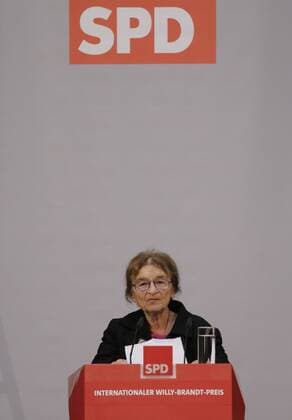 Berlin, Willy-Brandt-Haus, Verleihung des 4. Internationalen Willy-Brandt-Preises an die ungarische Philosophin Ágnes Heller und die britische Journalistin Sarah Harrison, Foto: Preisträgerin des Internationalen Willy-Brandt-Preises 2015, Prof. Ágnes Heller, Autorin und Philosophin
