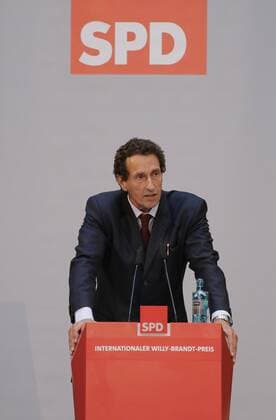 Berlin, Willy-Brandt-Haus, Verleihung des 4. Internationalen Willy-Brandt-Preises an die ungarische Philosophin Ágnes Heller und die britische Journalistin Sarah Harrison, Foto: Prof. Dr. Julian Nida-Rümelin, Vorsitzender der Jury des Internationalen Willy-Brandt-Preises
