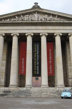 Glyptothek Muenchen, Bayerischer Staatspreis fuer Elektromobilitaet 2015 in der Glyptothek in Muenchen am 19.10.2015