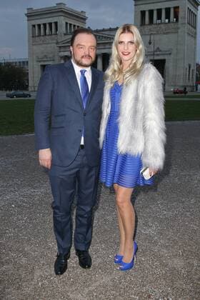 Alexander Prinz zu Schaumburg-Lippe mit Tanja Buelter, Bayerischer Staatspreis fuer Elektromobilitaet 2015 in der Glyptothek in Muenchen am 19.10.2015