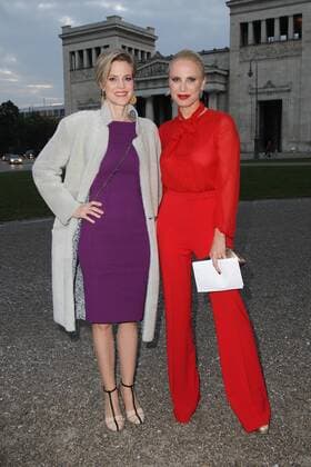 Prinzessin Minzi zu Hohenlohe mit Nadja Michael, Bayerischer Staatspreis fuer Elektromobilitaet 2015 in der Glyptothek in Muenchen am 19.10.2015