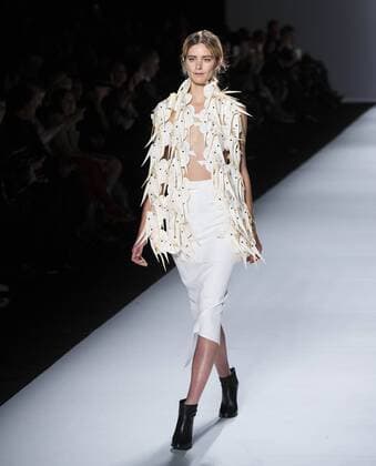 (151020) -- TORONTO, Oct. 19, 2015 -- A model walks the runway wearing Sid Neigum SS 2016 collection during the World MasterCard Toronto Fashion Week Spring Sumer 2016 at David Pecaut Square in Toronto, Canada, Oct. 19, 2015. ) CANADA-TORONTO-FASHION WEEK ZouxZheng 