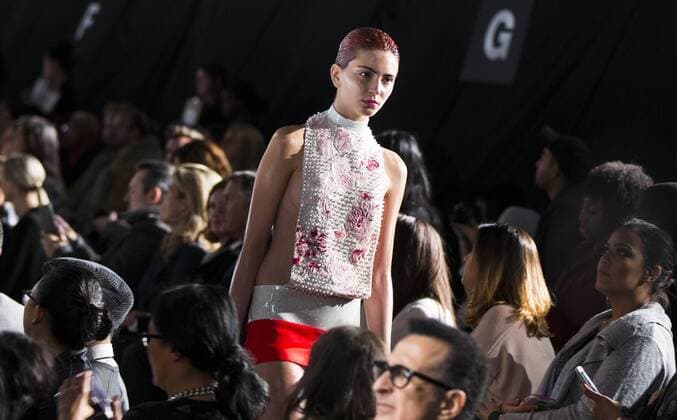 (151020) -- TORONTO, Oct. 19, 2015 -- A model walks the runway wearing Mikhael Kalel SS 2016 collection during the World MasterCard Toronto Fashion Week Spring Sumer 2016 at David Pecaut Square in Toronto, Canada, Oct. 19, 2015. ) CANADA-TORONTO-FASHION WEEK ZouxZheng 