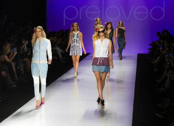 (151020) -- TORONTO, Oct. 19, 2015 -- A model walks the runway wearing Preloved SS 2016 collection during the World MasterCard Toronto Fashion Week Spring Sumer 2016 at David Pecaut Square in Toronto, Canada, Oct. 19, 2015. ) CANADA-TORONTO-FASHION WEEK ZouxZheng 