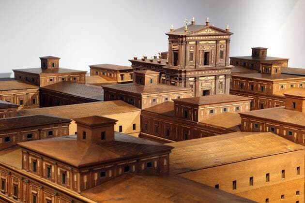 Der monumentale Tempel, den Koenig Salomon als Wohnung Gottes in Jerusalem errichten liess, ist in den naechsten Wochen im Hamburg-Museum zu besichtigen: Die kunstvolle Holzarbeit mit einer Seitenlänge von knapp 3,50 Metern ist nach Museumsangaben das einzige noch erhaltene Tempel-Modell aus der Barock-Zeit (Foto vom 20.10.15). Auftraggeber für das Hamburger Modell war der Jurist und Ratsherr Gerhard Schott (1641-1702), Mitbegruender und Direktor der Hamburger Oper. Nachweislich 1692 war der Tempel nach sechs Jahren Bauzeit erstmals im Opernhaus zu sehen. (Siehe epd-Meldung vom 20.10.15) Hamburg-Museum zeigt den Salomonischen Tempel im Modell Copyright: epd-bild StephanxWallocha EDITORIAL USE ONLY