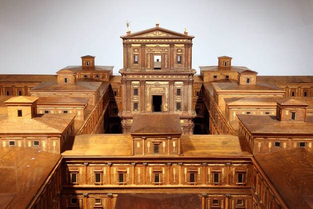 Der monumentale Tempel, den Koenig Salomon als Wohnung Gottes in Jerusalem errichten liess, ist in den naechsten Wochen im Hamburg-Museum zu besichtigen: Die kunstvolle Holzarbeit mit einer Seitenlänge von knapp 3,50 Metern ist nach Museumsangaben das einzige noch erhaltene Tempel-Modell aus der Barock-Zeit (Foto vom 20.10.15). Auftraggeber für das Hamburger Modell war der Jurist und Ratsherr Gerhard Schott (1641-1702), Mitbegruender und Direktor der Hamburger Oper. Nachweislich 1692 war der Tempel nach sechs Jahren Bauzeit erstmals im Opernhaus zu sehen. (Siehe epd-Meldung vom 20.10.15) Hamburg-Museum zeigt den Salomonischen Tempel im Modell Copyright: epd-bild StephanxWallocha EDITORIAL USE ONLY