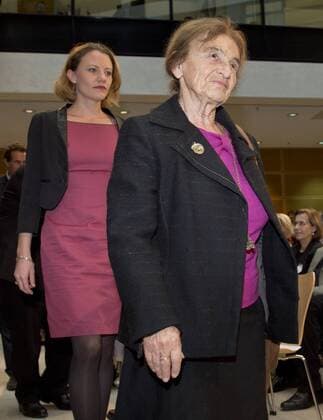vl: Sonderpreistraegerin Sarah HARRISON (britische Journalistin) und Preistraegerin Philosphin Agnes HELLER (HUN) Verleihung des Internationalen Willy-Brandt Preis 2015 von der Sozialdemokratischen Partei Deutschlands (SPD) im Willy-Brandt-Haus in Berlin, Deutschland am 19.10.2015.