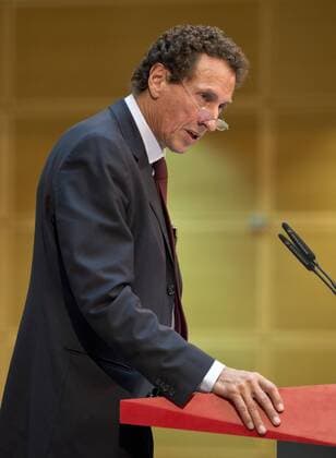 Laudator Prof. Julian NIDA-RUEMELIN (Vorsitzender der Jury des Internationalen Willy-Brandt-Preises) waehrend seiner Rede auf dem Podium. Verleihung des Internationalen Willy-Brandt Preis 2015 von der Sozialdemokratischen Partei Deutschlands (SPD) im Willy-Brandt-Haus in Berlin, Deutschland am 19.10.2015.
