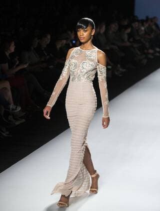 A model presents a creation of Narces SS 2016 collection during the World MasterCard Toronto Fashion Week Spring Summer 2016 in Toronto, Canada, Oct. 20, 2015. ) CANADA-TORONTO-FASHION WEEK ZouxZheng 