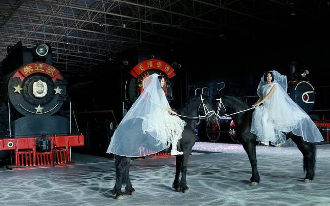 Models present the creation from Pierre Cardin 2016 spring summer collection during a fashion show held at China Railway Museum in Beijing, capital of China, Oct. 20, 2015. ) (wsw) CHINA-BEIJING-FASHION SHOW-PIERRE CARDIN (CN) ChenxJianli 