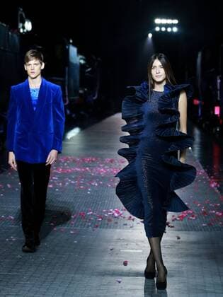 Models present the creation from Pierre Cardin 2016 spring summer collection during a fashion show held at China Railway Museum in Beijing, capital of China, Oct. 20, 2015. ) (wsw) CHINA-BEIJING-FASHION SHOW-PIERRE CARDIN (CN) ChenxJianli 