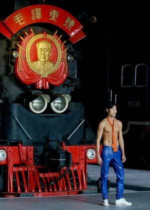 A model presents the creation from Pierre Cardin 2016 spring summer collection during a fashion show held at China Railway Museum in Beijing, capital of China, Oct. 20, 2015. ) (wsw) CHINA-BEIJING-FASHION SHOW-PIERRE CARDIN (CN) ChenxJianli 