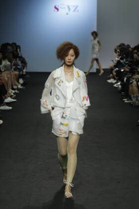 Oct. 21, 2015 - Seoul, South Korea - October 21, 2015 - South Korea, Seoul : Model catwalk on the runway during the Seoul Fashion Week 2016 S S S=YZ show at DDP in Seoul, South Korea. Seoul Fashion Week every march, october held on annual fashion show in South Korea. Seoul South Korea  - ZUMAn230