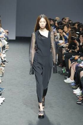 Oct. 21, 2015 - Seoul, South Korea - October 21, 2015 - South Korea, Seoul : Model catwalk on the runway during the Seoul Fashion Week 2016 KAAL E.SUKTAE show at DDP in Seoul, South Korea. Seoul Fashion Week every march, october held on annual fashion show in South Korea. Seoul South Korea  - ZUMAn230