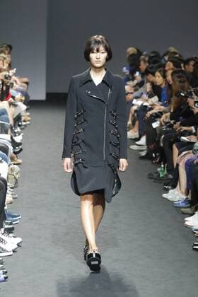 Oct. 21, 2015 - Seoul, South Korea - October 21, 2015 - South Korea, Seoul : Model catwalk on the runway during the Seoul Fashion Week 2016 KAAL E.SUKTAE show at DDP in Seoul, South Korea. Seoul Fashion Week every march, october held on annual fashion show in South Korea. Seoul South Korea  - ZUMAn230