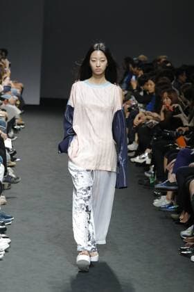 Oct. 21, 2015 - Seoul, South Korea - October 21, 2015 - South Korea, Seoul : Model catwalk on the runway during the Seoul Fashion Week 2016 KAAL E.SUKTAE show at DDP in Seoul, South Korea. Seoul Fashion Week every march, october held on annual fashion show in South Korea. Seoul South Korea  - ZUMAn230