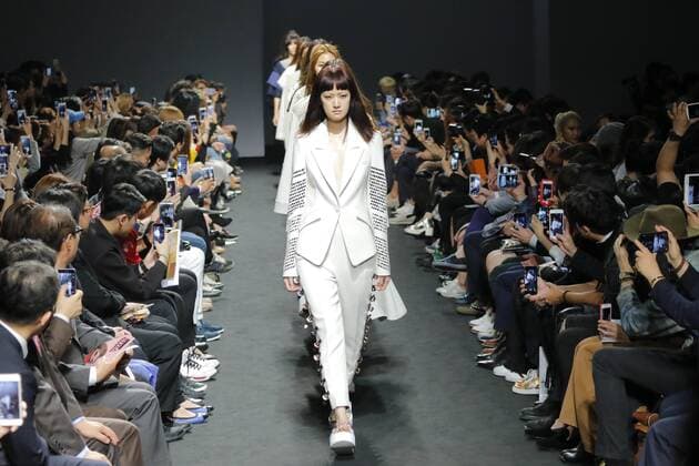 Oct. 21, 2015 - Seoul, South Korea - October 21, 2015 - South Korea, Seoul : Model catwalk on the runway during the Seoul Fashion Week 2016 KAAL E.SUKTAE show at DDP in Seoul, South Korea. Seoul Fashion Week every march, october held on annual fashion show in South Korea. Seoul South Korea  - ZUMAn230