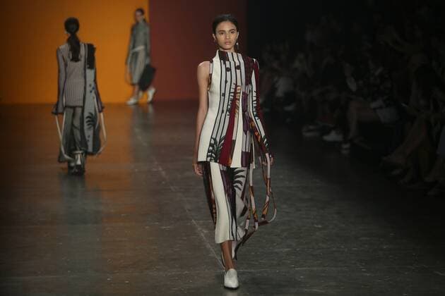 Models present creations of the winter collection by Helo Rocha , during the Sao Paulo Fashion Week, in Sao Paulo, Brazil, on Oct. 21, 2015. ) BRAZIL-SAO PAULO-FASHION-FASHION WEEK RahelxPatrasso 