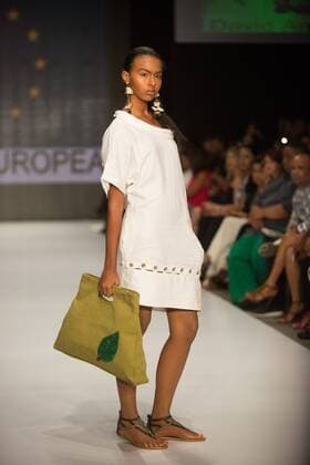 (151022) -- SANTO DOMINGO, - A model presents a creation of Haitian designer David Andre, during the fashion show Dominicana Moda 2015, in Santo Domingo, Dominican Republic, on Oct. 21, 2015. ) (jp) (rtg) DOMINICAN REPUBLIC-SANTO DOMINGO-FASHION-SHOW FranxAfonso 
