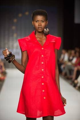 (151022) -- SANTO DOMINGO, - A model presents a creation of Haitian designer David Andre, during the fashion show Dominicana Moda 2015, in Santo Domingo, Dominican Republic, on Oct. 21, 2015. ) (jp) (rtg) DOMINICAN REPUBLIC-SANTO DOMINGO-FASHION-SHOW FranxAfonso 