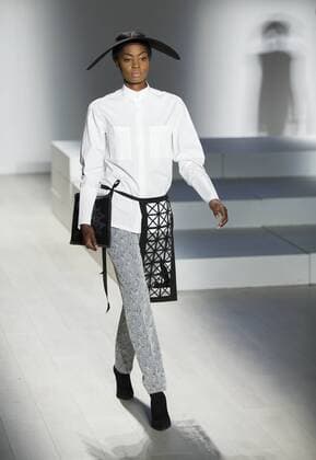 (151022) -- TORONTO, - A model presents a creation of Zoran Dobric SS 2016 collection during the World MasterCard Toronto Fashion Week Spring Sumer 2016 at David Pecaut Square in Toronto, Canada, Oct. 21, 2015. ) CANADA-TORONTO-FASHION WEEK ZouxZheng 