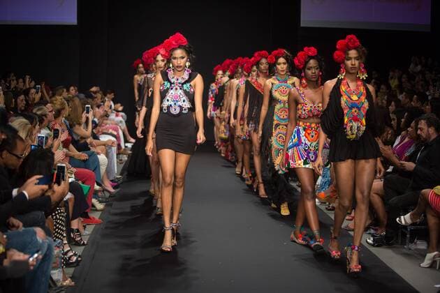 (151022) -- SANTO DOMINGO, - Models present creations by Dominican designers Giannina Azar and Gabriela Alvarez, during the fashion show Dominicana Moda 2015, in Santo Domingo, Dominican Republic, on Oct. 21, 2015. ) DOMINICAN REPUBLIC-SANTO DOMINGO-FASHION-SHOW FranxAfonso 