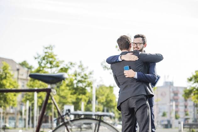 Two young businessmen meeting in the city model released Symbolfoto  UUF005585