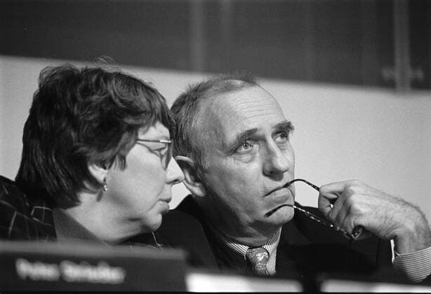 SPD Parteitag SPD Parteitag, im ICC, Debatte über Verteilung von Senatoren Posten in der neuen Grossen Koalition von CDU und SPD, Ingrid Stahmer, Klaus Boeger, DEU, Berlin-Charlottenburg, 06.12.1999;