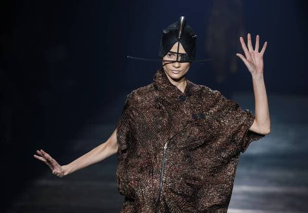Oct. 22, 2015 - Sao Paulo, Brazil - Model presents creations of Lino Villaventura during the 2016 Winter collection of the Sao Paulo Fashion Week. Sao Paulo Brazil - ZUMAp133
