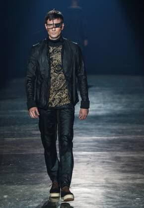 Oct. 22, 2015 - Sao Paulo, Brazil - Model presents creations of Lino Villaventura during the 2016 Winter collection of the Sao Paulo Fashion Week. Sao Paulo Brazil - ZUMAp133