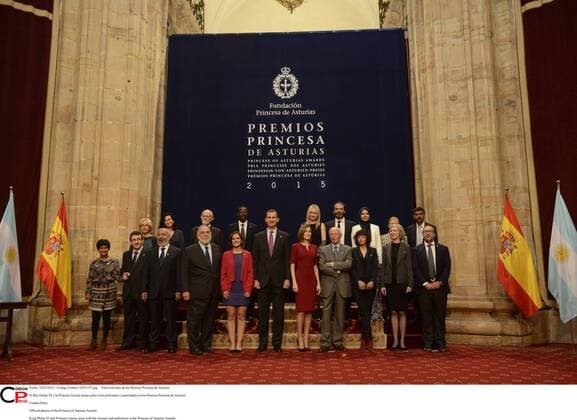Fotos oficiales de los Premios Princesa de Asturias. El Rey Felipe VI y la Princesa Letizia, posan junto a los premiados y autoridades en los Premios Princesa de Asturias. Cordon Press Official photos of the Princess of Asturias Awards. King Philip VI and Princess Letizia, pose with the winners and authorities in the Princess of Asturias Awards. Fotos oficiales de los Premios Princesa de Asturias 