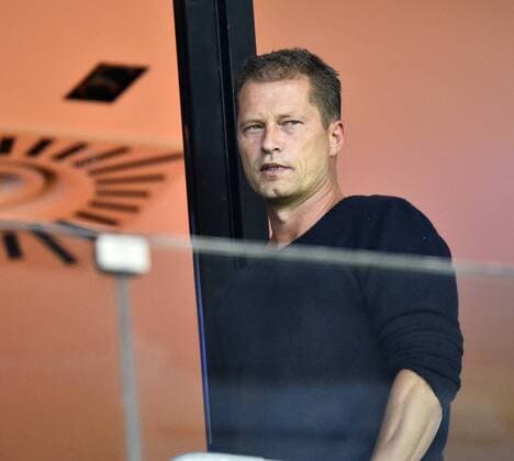 Schauspieler Till Schweiger auf Tribüne raucht rauchend Zigarette TSG 1899 Hoffenheim vs Hamburger Sportverein SV HSV 23.10.2015 TSG 1899 Hoffenheim vs Hamburger SV HSV