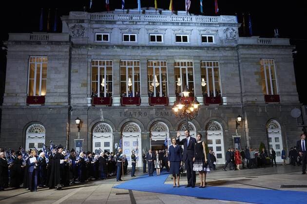 Oct. 23, 2015 - Oviedo, Principado de Asturias, Spain - King Felipe VI of Spain, Queen Letizia of Spain, Queen Sofia of Spain leave the Princesa de Asturias Awards 2015 (Princess of Asturias awards) ceremony at the Campoamor Theater on October 23, 2015 in Oviedo, Spain. Oviedo Spain  - ZUMAg15_